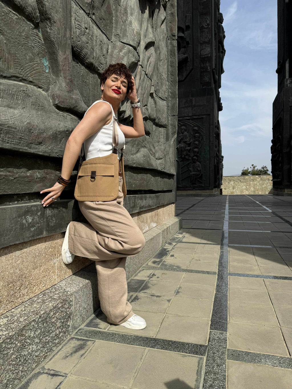 Brown vest-bag