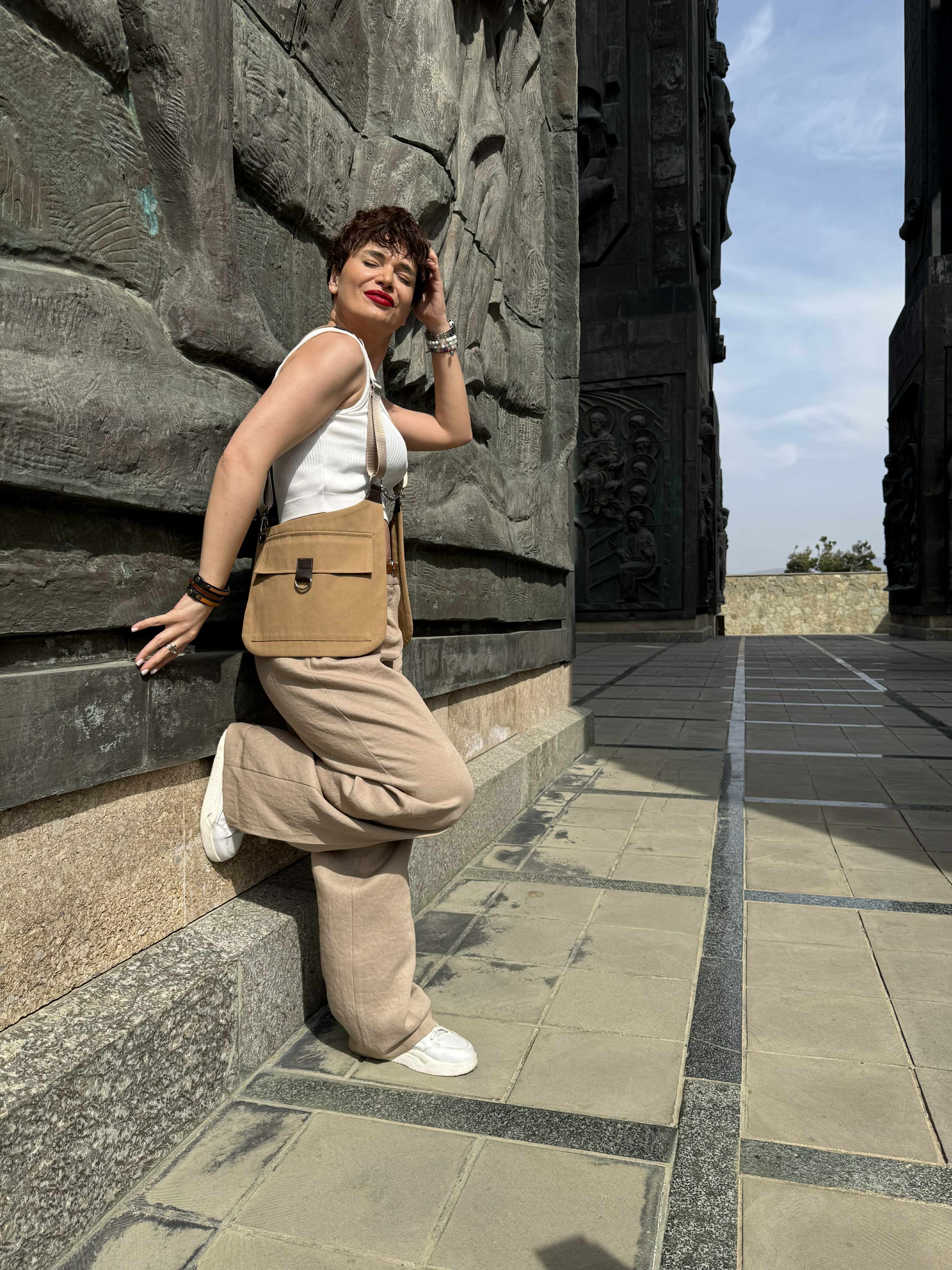 Brown vest-bag